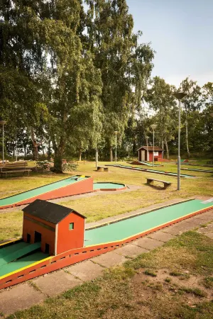 First Camp Stensö-Kalmar Отели рядом с достопримечательностью «Stadsparken»