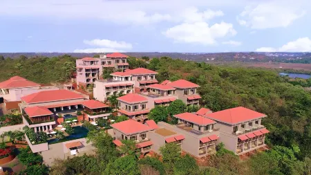 Hilton Goa Resort Отели рядом с достопримечательностью «Кедол Бич»