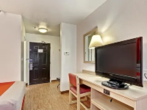 Motel 6 Glenview, IL - Chicago North Hotels in Glenview