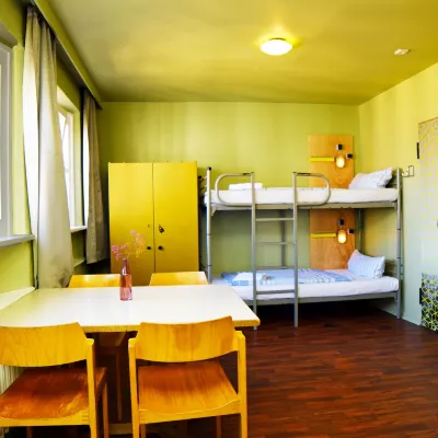 Amstel House Hostel Các khách sạn gần Ga tàu Beusselstraße