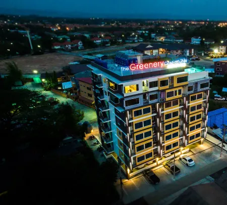 The Greenery Central Suite & Hotel Отели рядом с достопримечательностью «Zen Paradise Chiang Mai Villa»