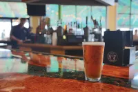 Surfbreak Virginia Beach Oceanfront, Ascend Hotel Collection - بار