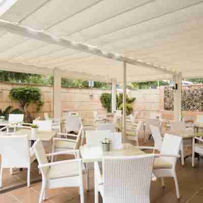 Martinez Apartments Dining/Meeting Rooms