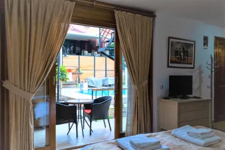 Kaleici Apart's Hotel Отели рядом с достопримечательностью «Ворота Адриана»