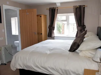 The Red Lion Hotels in Aberporth