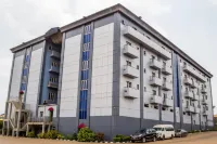 Nandas Hotel - parking