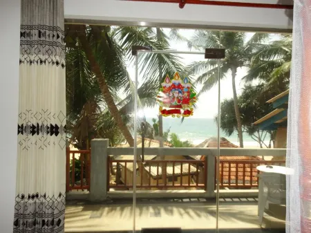 Gura Guest Отели рядом с достопримечательностью «Saffron Robes Gallery & Living»