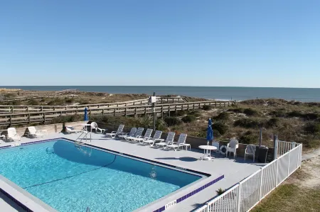 Beachside Motel - Amelia Island Отели рядом с достопримечательностью «Amelia Island Lighthouse»
