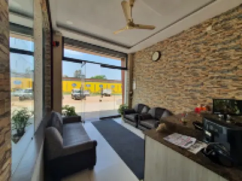 皮納基酒店 比拉斯普酒店