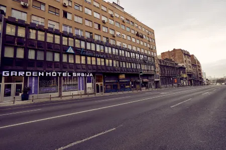 塞爾維亞花園前伽尼飯店