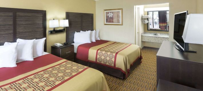 Days Inn by Wyndham Columbus-North Fort Moore Hotels in Muscogee County