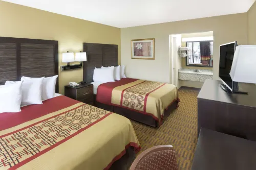 Days Inn by Wyndham Columbus-North Fort Moore Hotels in Columbus
