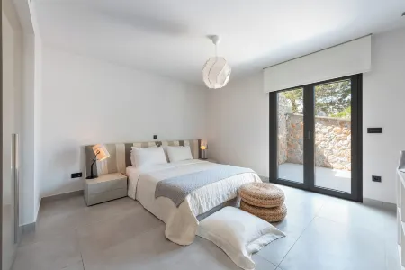 Welcome to Villa Soligia! Beach Front Villa Large Private Pool Amazing Sea View Отели в г. Коринф