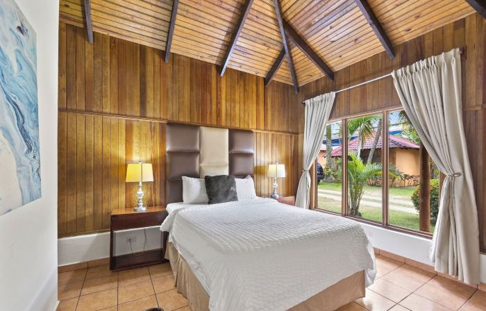 Hotel H4