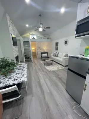 The Tiny Cottage in the Springs/ Central FL - parking