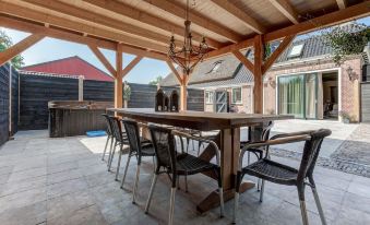 Stylish Farmhouse with Spa Tub