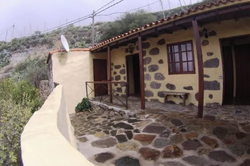 House Sleeps6-Parking-Garden-Pool in Summer-Pet