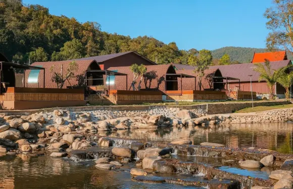 龐凡巖河度假村