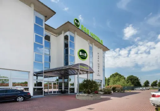 B&B HOTELS Park Hotel Cassano（ビーアンドビーホテルパークホテルカッサーノ）