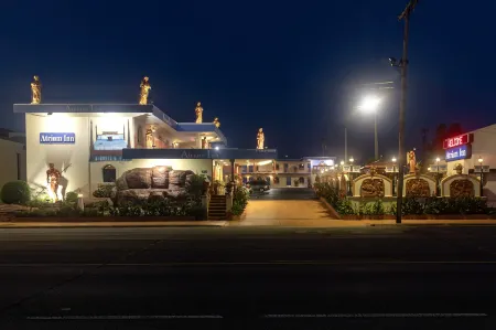 Atrium Inn Отели рядом с достопримечательностью «All-A-Flutter Butterfly Farm»