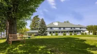 Leland Lodge Hotels in 