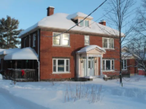 Maison Sherman's House Hotels in Scotstown