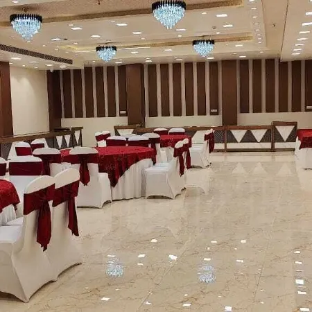 Hotel Cheer Royale