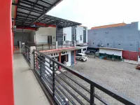 Super OYO 3702 Homestay Bougenville Syariah Hotels in Lamongan