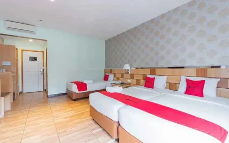 RedDoorz Premium Near Bandung Station Отели в г. Andir