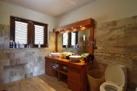 Las Terrenas Front Beach and Garden Villa with Private Staff Hotel di 