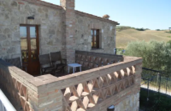 House with Private Garden in the Crete Senesi