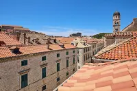 Tudisi Lux Suites by Dominium