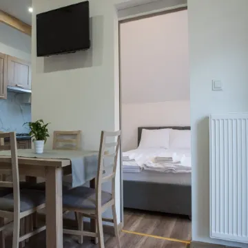 Comfortable, Convenient Apartment, Pool Included