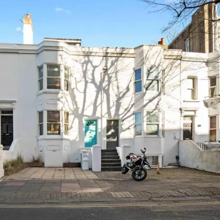 The Townhouse by My Getaways Free Parking