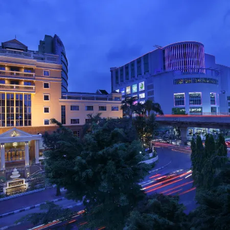 Ambhara Hotel Отели рядом с достопримечательностью «Блок М»