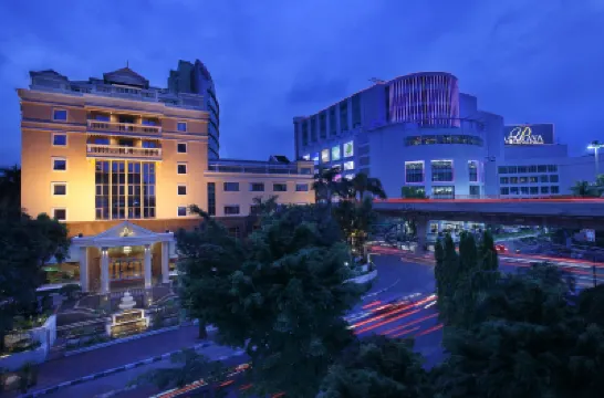 Ambhara Hotel Hotel berhampiran Blok M