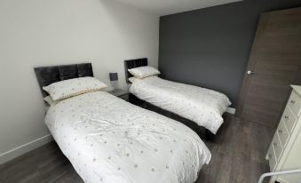 Whole House -Sleeps4-Parking-Garden-Bikinghiking