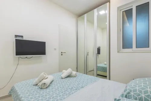 Seafront Designer Bliss in Central St Julian's - Apartments