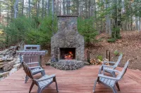 Iron Mountain Lodge 3 Bedroom Cabin by RedAwning