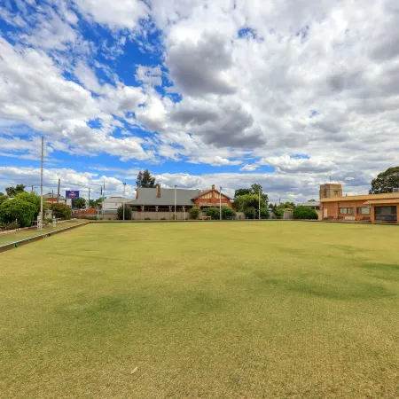 Golden Peak Motel PeakHill
