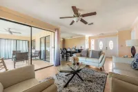 Renovated 3BR Dog Friendly Pond View WD Hotels in Whitfield