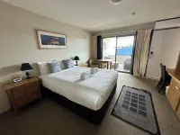 Riverside Apartments & Hotel