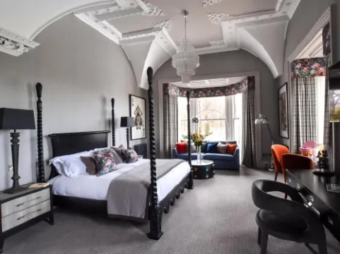 The Meadowpark Bar, Kitchen & Rooms