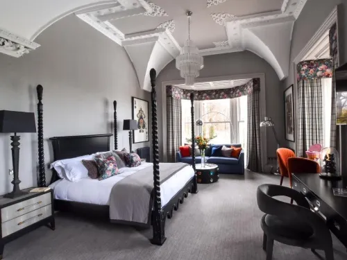 The Meadowpark Bar, Kitchen & Rooms Hotels in Bridge of Allan