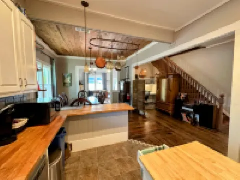 Charming Historic Bungalow with Modern Amenities - Cozy Getaway