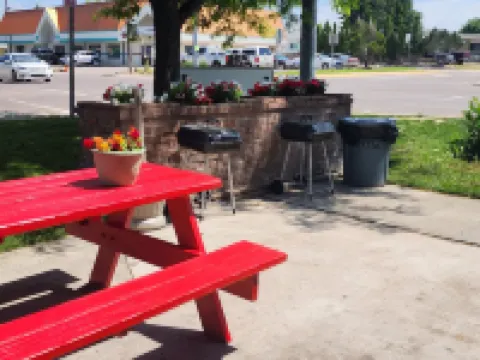 Grizzly Inn Hotels in Cascade County