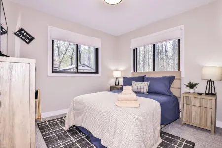 Cozy 4 BR Waterfront Retreat Near Bike Trails!  Pontoon Available! NEW LISTING