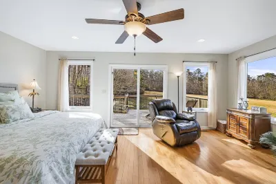 MTN Views/Hot Tub/Firepit/Near AVL, Hiking, Biltmore, French Broad River let in. Hotels near Shoji Spa & Retreat