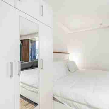 Modern Suite / Free Parking / View / AC / King Bed / Kitchen / Prime Location Rooms