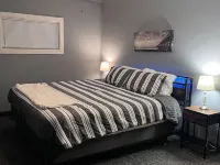 Walk to Lake Superior Trails! 3Bed 2Bath with Loft! Sleeps 8-12 蘇必利爾住宿飯店